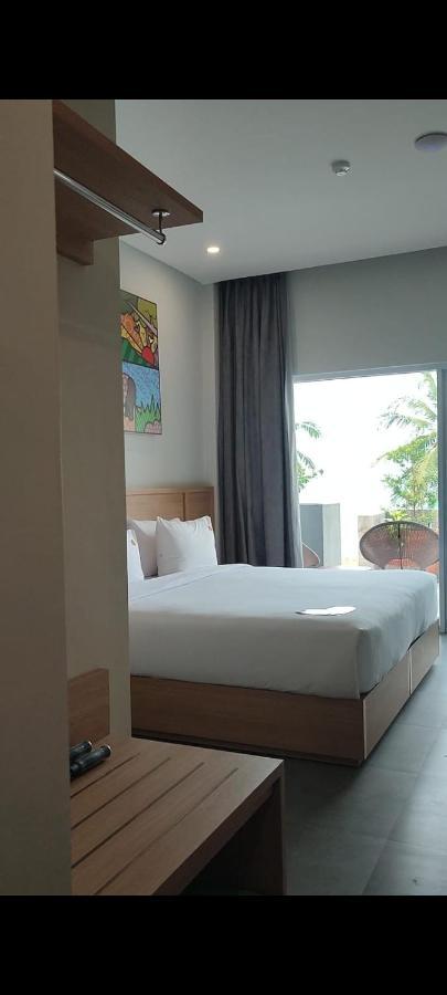 Hotel The West Cove Serang