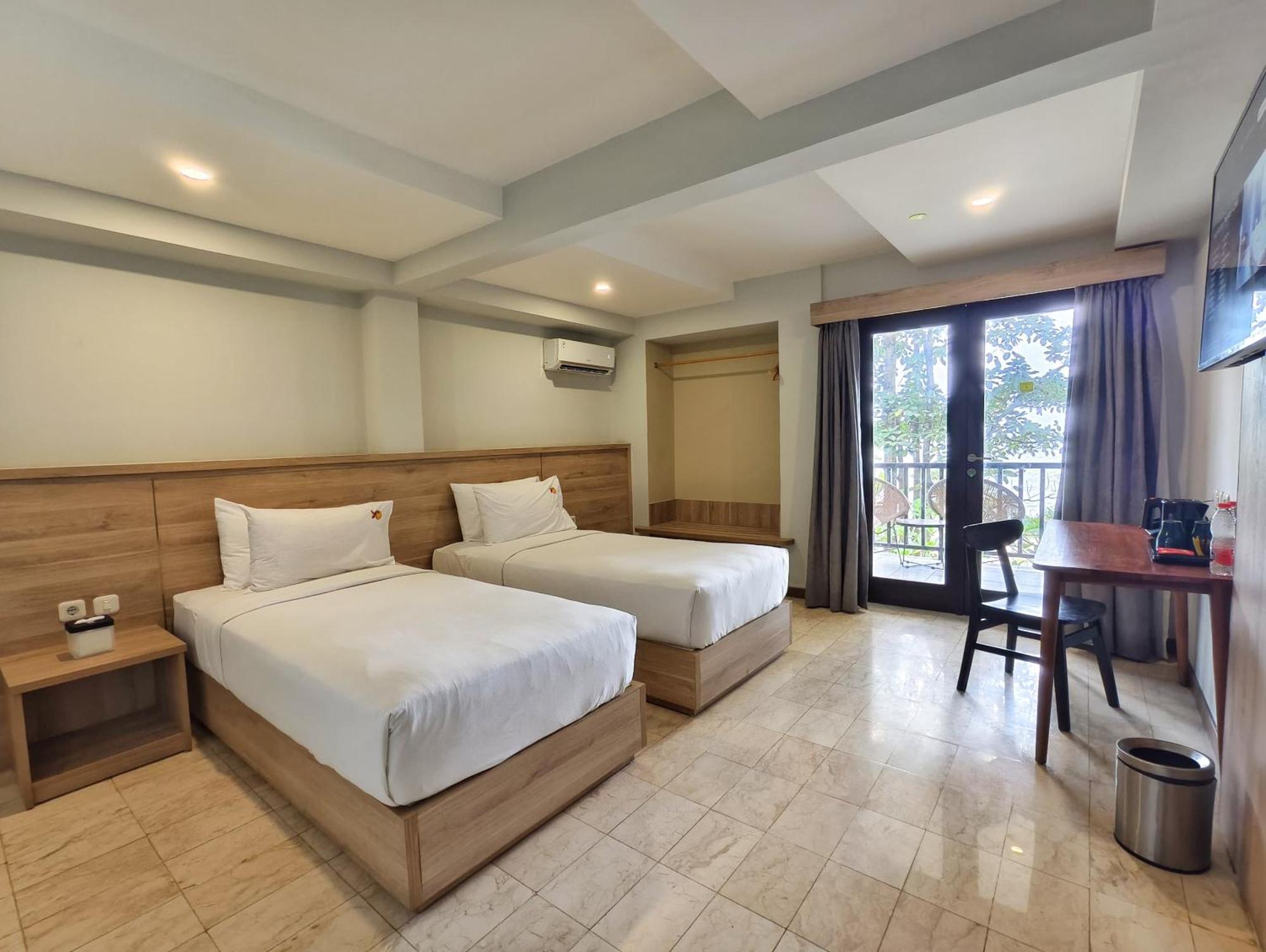 Hotel The West Cove Serang