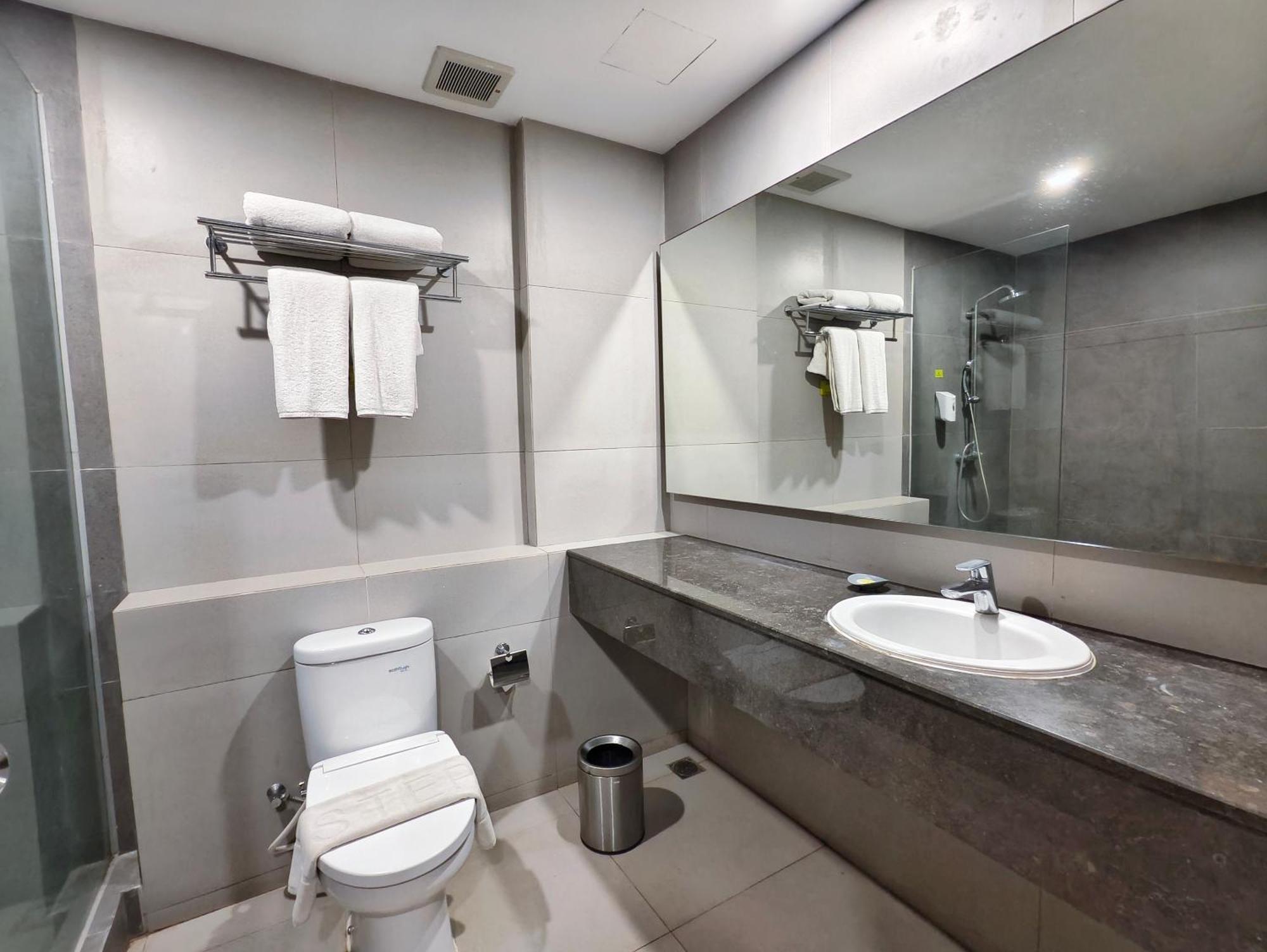 The West Cove Hotel Serang